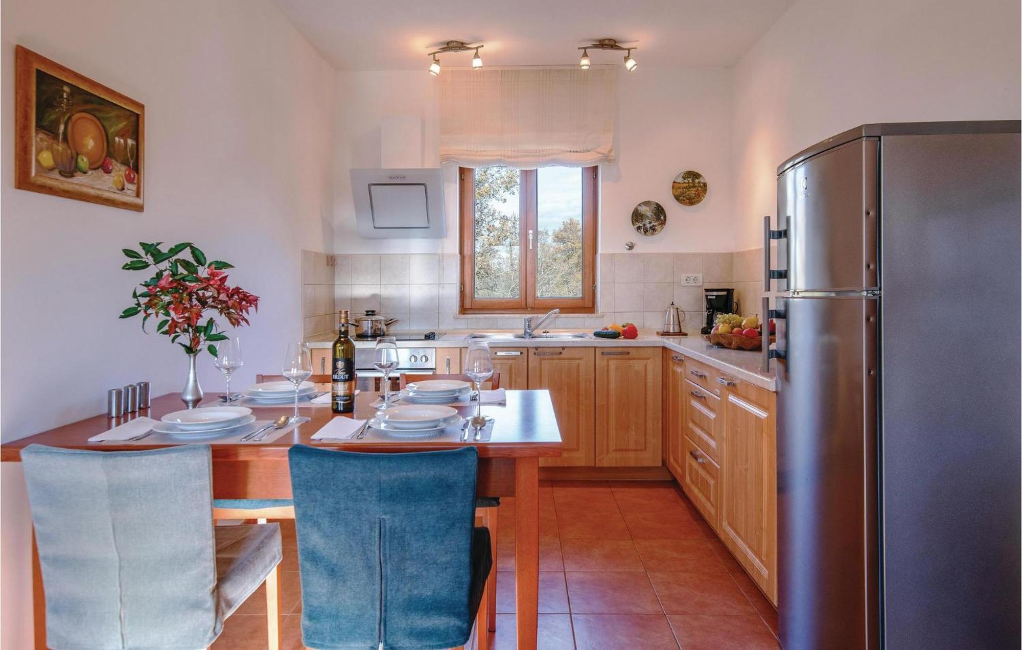 Beautiful Home In Bale With Kitchen エクステリア 写真